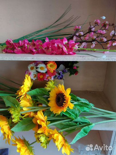 Искусственные цветы в ассортименте