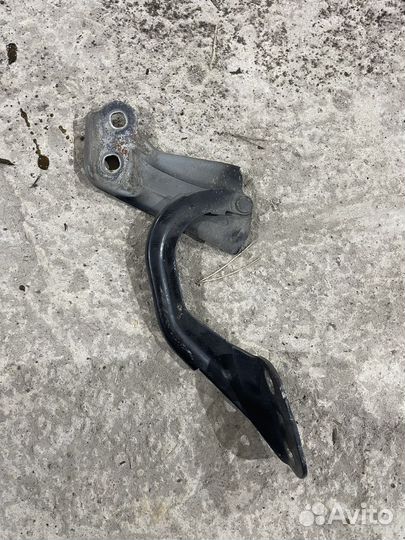Петля капота левая ford focus 3
