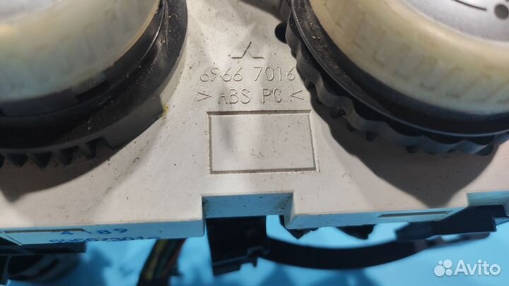 Блок управления климат контролем Mitsubishi Colt