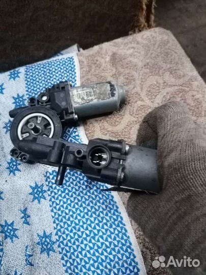 Передний правый моторчик стеклоподъемника рено мег