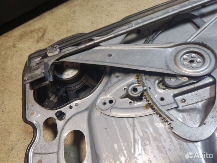 Стеклоподъемник передний правый Ford Focus 2 1.8