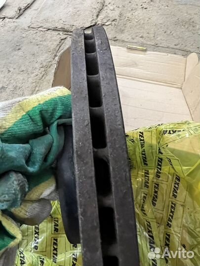 Тормозные диски и колодки передние Mazda 3 bk/bl