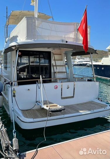 Моторная яхта Beneteau Swift Trawler 44 2018г