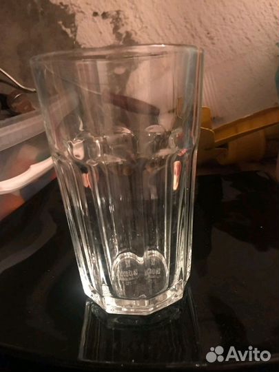 Стаканы и приборы