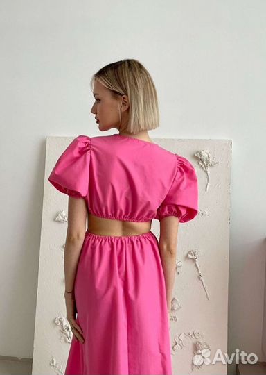 Платье хлопковое с открытым декольте