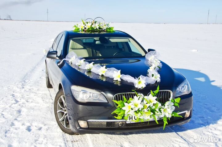 Украшение на свадебную машину. Белое и розовое