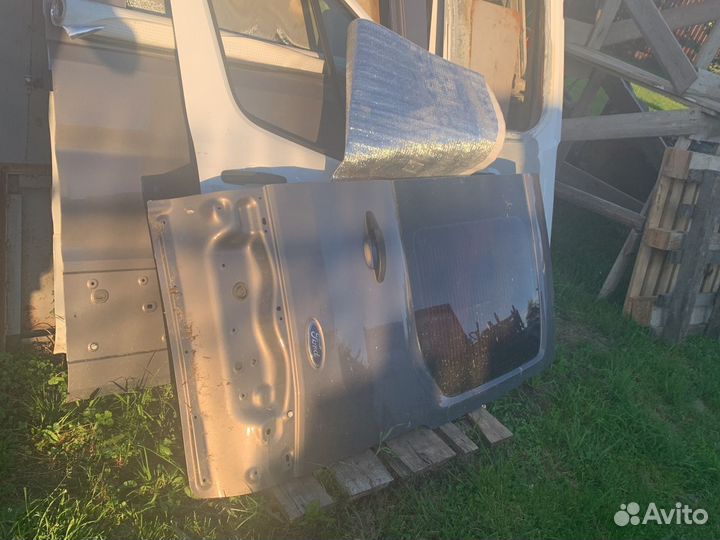 Задняя распашная дверь Форд Транзит 2014