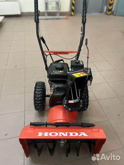 Снегоуборщик Honda HSS569 самоходная