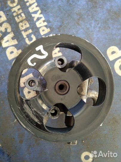 Гур. Toyota Noah минивен 1AZ-FSE 2004