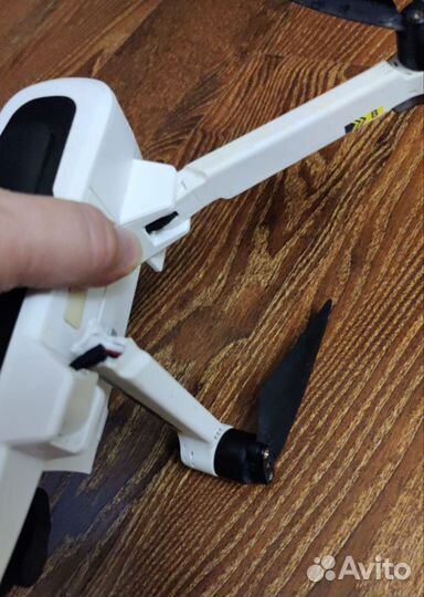 Квадрокоптер Hubsan zino2