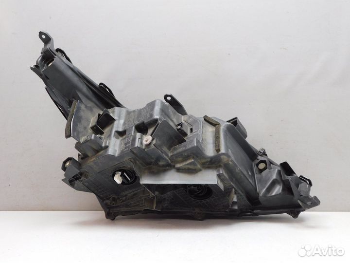 Фара левая Lexus LX570