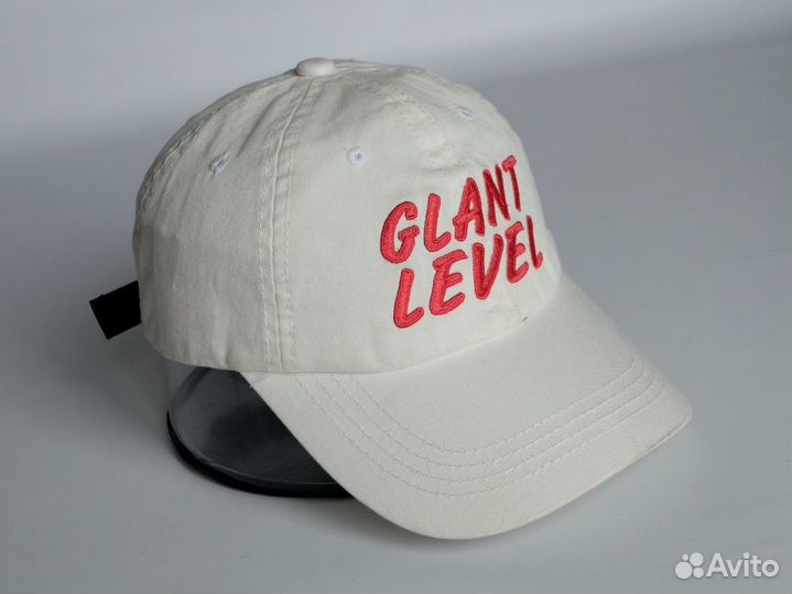 Белая летняя бейсболка 