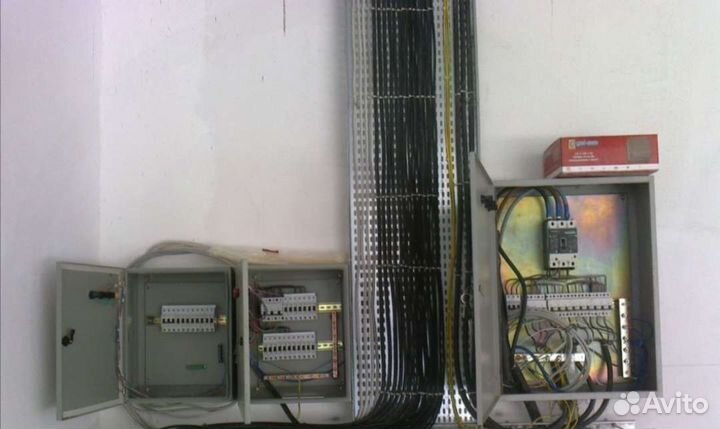 Электрик. Работаю даже ночью