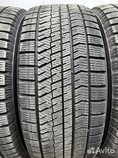 Bridgestone Blizzak VRX2 235/50 R18 97Q