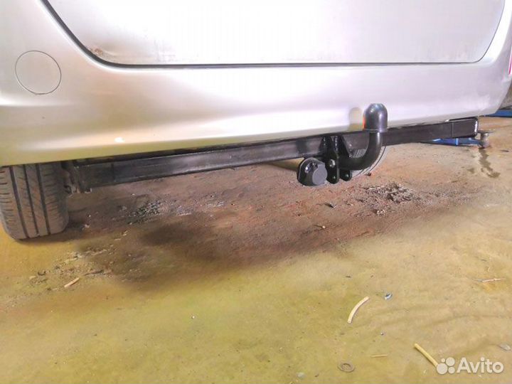 Фаркоп тсу установка Toyota Noah R80, 2014-2017 Ha