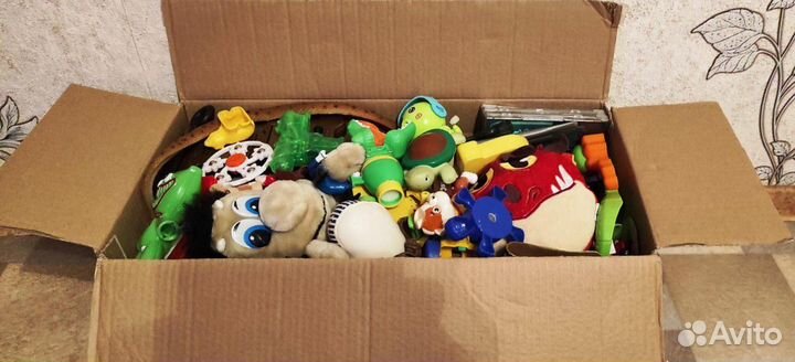Большая коробка игрушек 105 шт. Для мальчиков