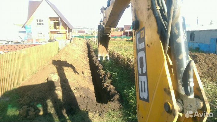Экскаватор-погрузчик JCB, ямобур, буроям, снег