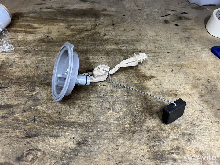 Датчик уровня топлива левый BMW E65 E66