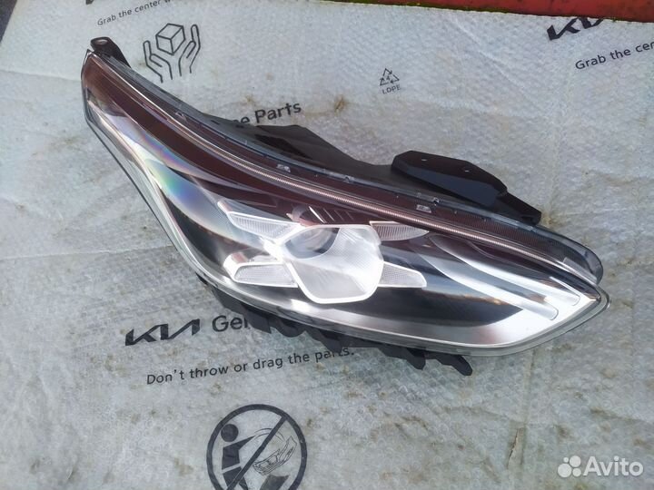 Фара правая Kia Cerato 4 Led 92102M6200 Оригинал