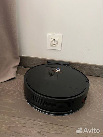 Робот пылесос Redmond