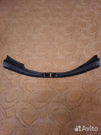 Накладка замка багажника rav 4 2013