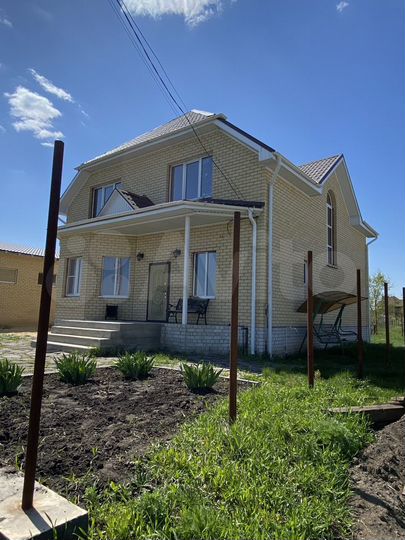 Коттедж 196,8 м² на участке 7 сот.