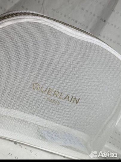 Набор косметики Guerlain в косметичке