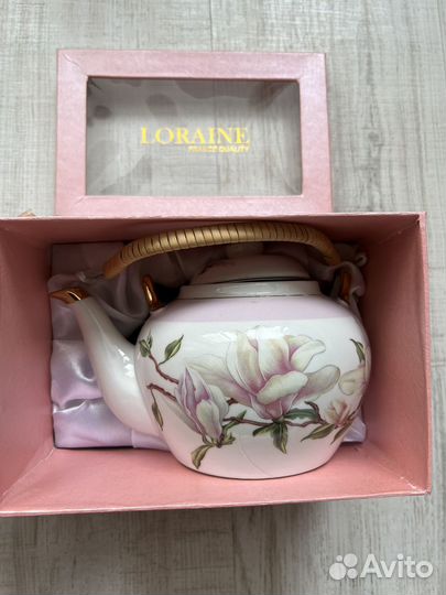 Много красивой посуды