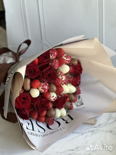 Клубника в шоколаде букеты