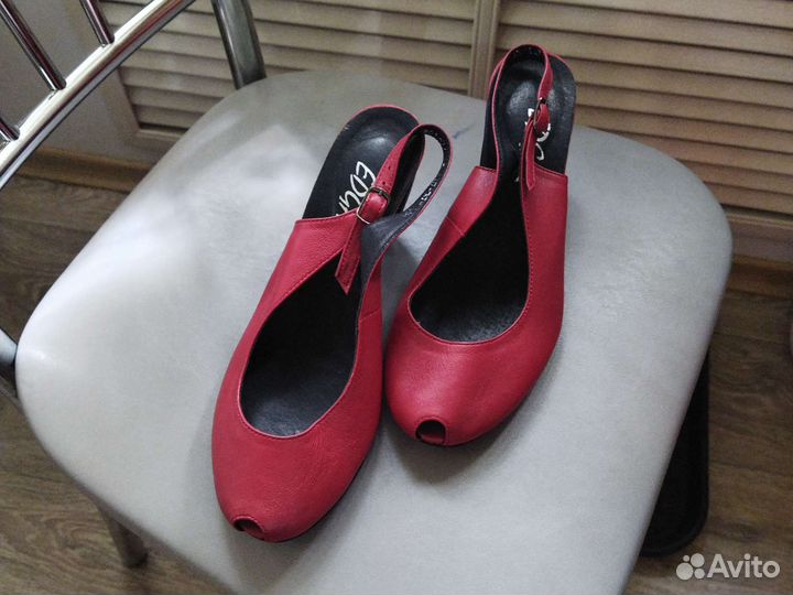 Босоножки женские