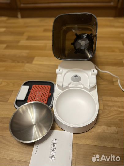 Автоматическая кормушка для кошек и собак