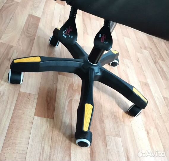 Компьютерное Игровое кресло черно оранжевое