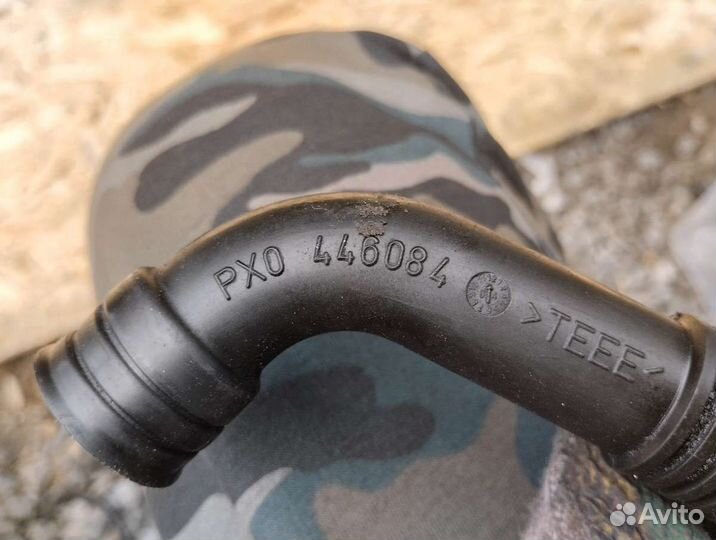 Патрубок вентиляции картера Volkswagen Passat B5