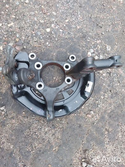 Кулак передний правый Toyota Rav 4