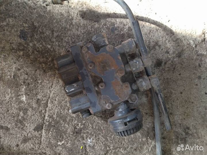 Кран уровня подвески DAF XF 105 2008