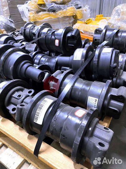 Каток поддерживающий Hitachi ZX350H 9062405