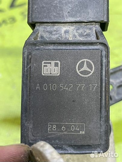 Датчик уровня кузова Mercedes E-Class W211 648.961