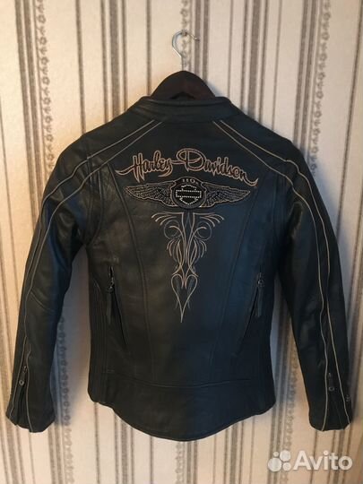 Мотокуртка кожаная женская