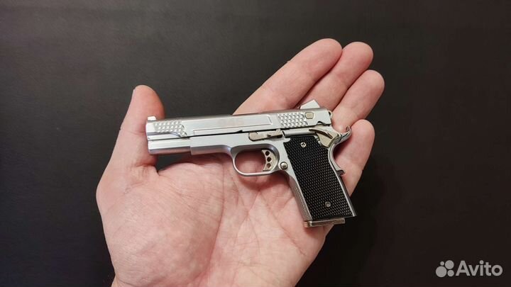 Коллекционная модель S&W 945 масштабе 1 к 2
