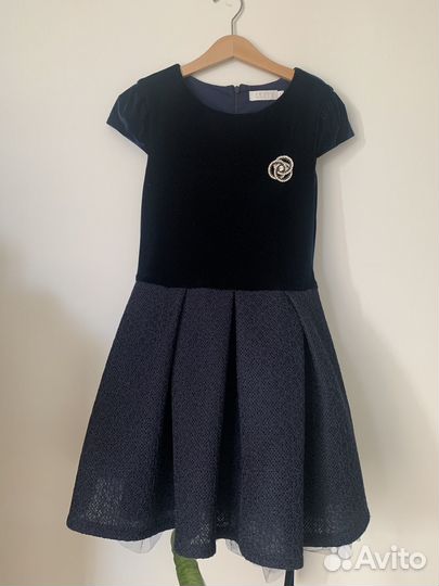 Платье нарядное на девочку 140 146