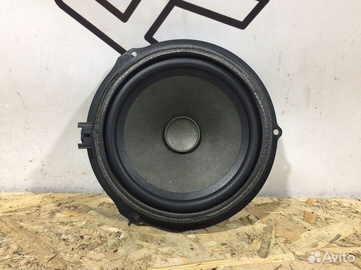 Динамик задний правый Jaguar Xf 1