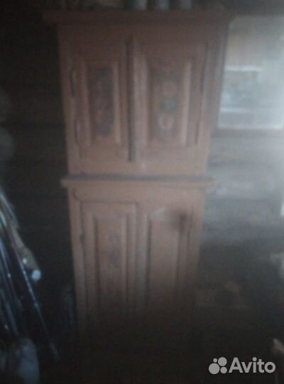 Старинный шкаф