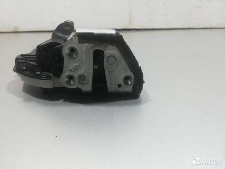 Замок двери задней левой Toyota Corolla