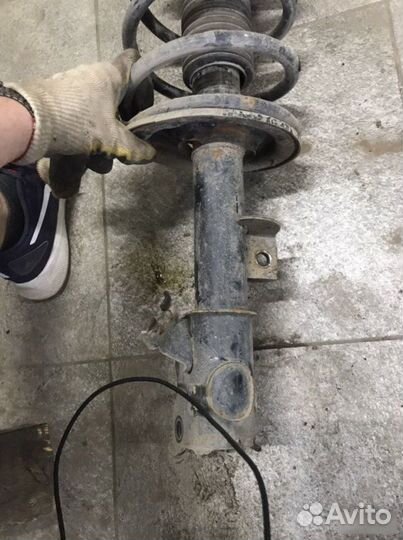 Амортизатор передний Infiniti Fx35