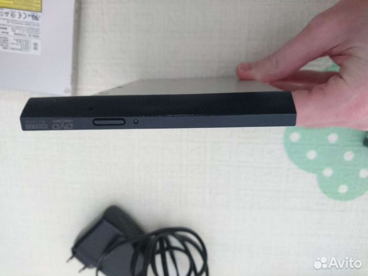 DVD RW привод UJ8B0