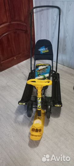 Детский снегокат с ручкой и колесами