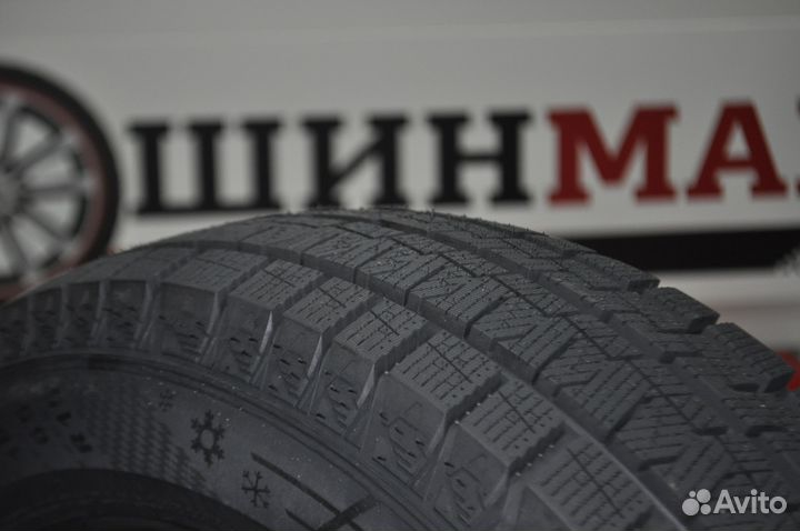 Habilead SnowShoes AW33 275/45 R20 110H