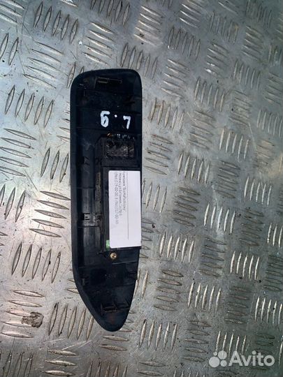 Кнопка стеклоподъемника переднего правого