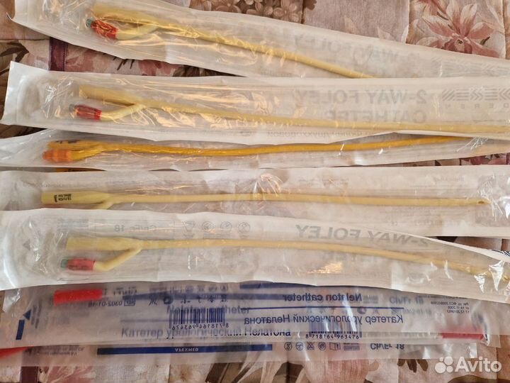 Мочеприемники (28шт.) и катетеры (12шт.)