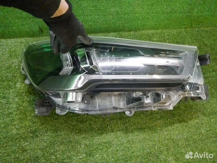 Фара правая Toyota Hilux Pick Up